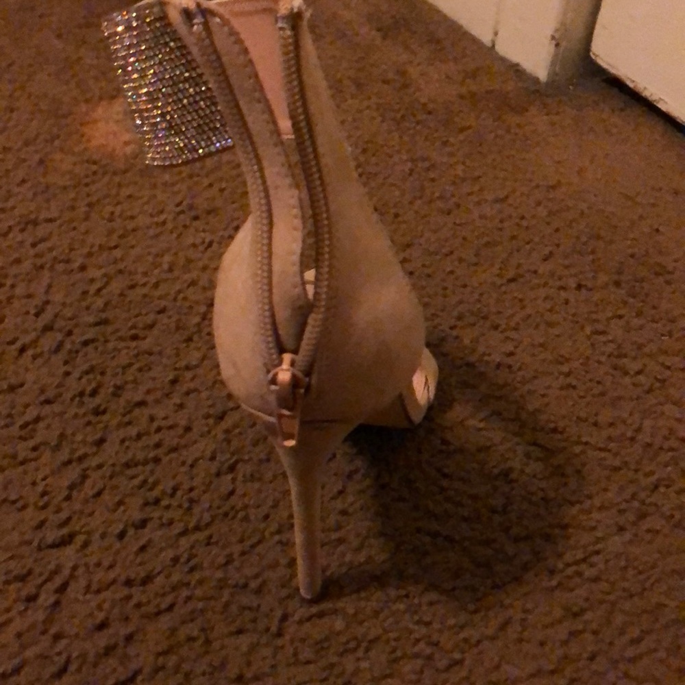 Heels - Picture 4 of 5
